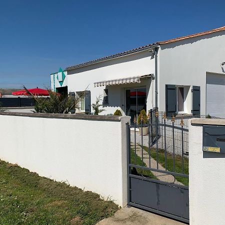 Gite Les Randonneurs 퐁테네이르콩트 외부 사진